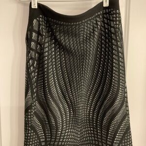 Diane Von Furstenberg, size 6 Black/white skirt
